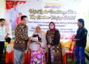 Rayakan Ulang Tahun ke-62, Bupati Muba Berbagi Sembako dengan Warga Babat Toman