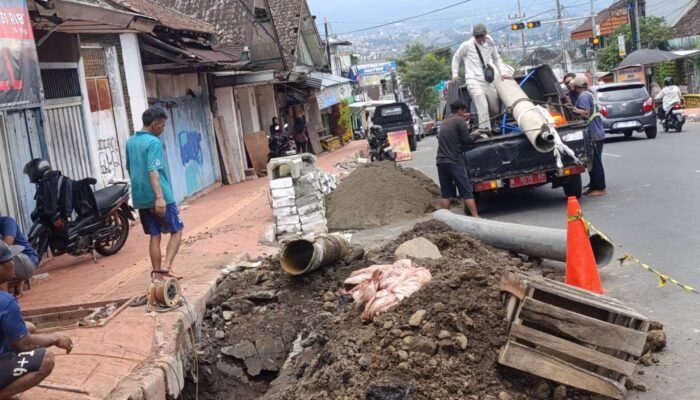 Pipa ACP Bocor, Perundam Among Tirto Kota Batu Siapkan Mobil Tangki Suplai Kebutuhan Air Bersih
