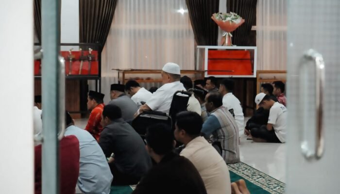 Rasa Syukur di Rujab Baru: Wagub Sulbar Langsung Gelar Adzan dan Salat Jamaah