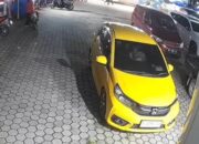 Diduga Berbuat Mesum Dalam Mobil, Sepasang Sejoli ‘Diusir’