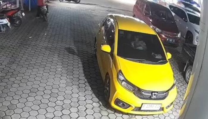 Diduga Berbuat Mesum Dalam Mobil, Sepasang Sejoli ‘Diusir’