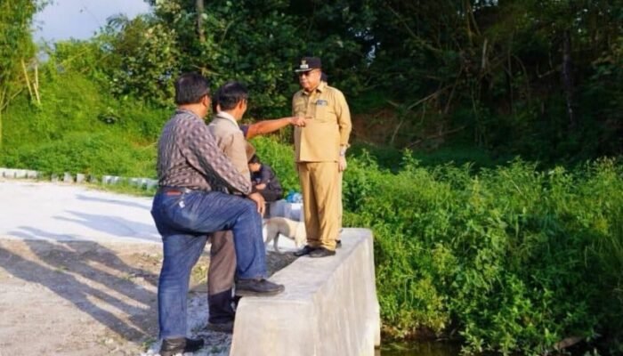 Bupati Karo Tinjau Drainase Tigapanah, Pastikan Aliran Air Lancar dan Cegah Banjir