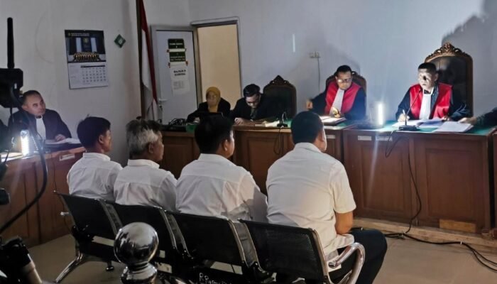 Pembacaan Amar Dakwaan 4 Terdakwa Korupsi Pokir DPRD OKU Digelar dalam Kondisi “Mati Lampu”