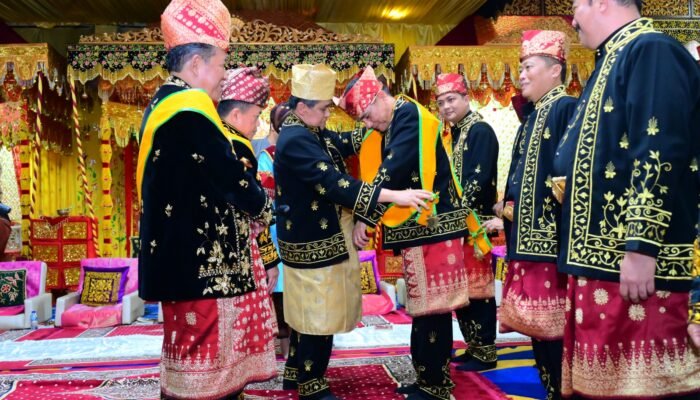 LAM Jambi Anugerahkan Gelar Adat Kepada Unsur Forkopimda