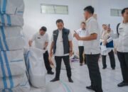 Pastikan Logistik Pengungsi Layak, Bupati Karawang Sidak Dapur Umum Dinsos