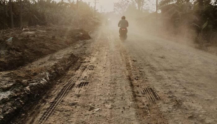 Jarak Pandang Terbatas, Jalan di Kabupaten Aceh Tamiang di Selimuti Debu Tebal