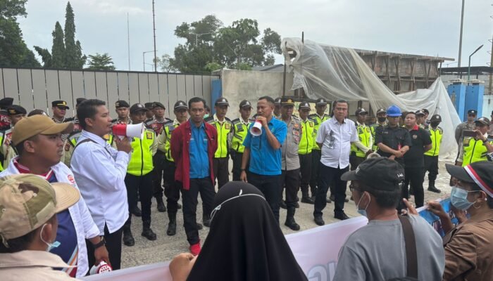 Warga Ogan Ilir Kepung PT SPF, PGK Tegaskan Debu dan Bau Produksi Ancam Hak Hidup Sehat Masyarakat