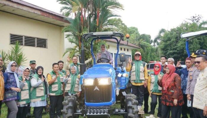 Bupati Musi Rawas Hadiri Penyerahan Bantuan Alsintan Prapanen Tahun 2025