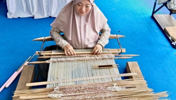 Pertamina Patra Niaga Regional Sumbagsel Bantu UMKM Songket Permata Bangkit dari Titik Terendah