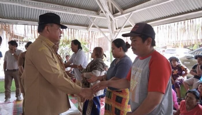 Bupati Karo Tinjau Lokasi Kebakaran di Desa Lingga