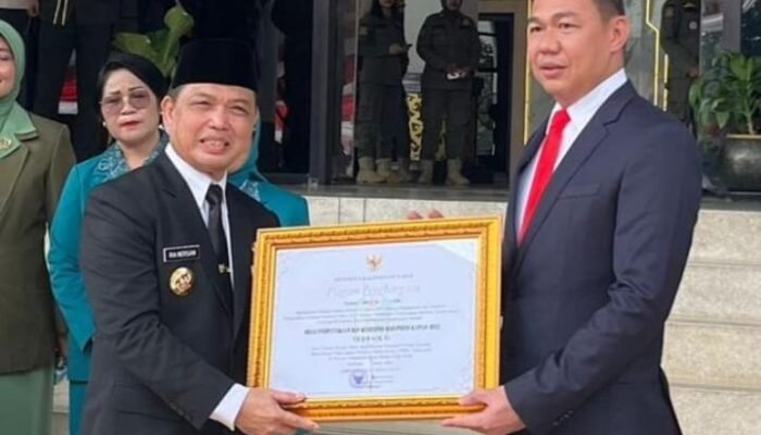 Bupati Kapuas Hulu Hadiri HUT ke-69 Pemprov Kalbar, Pemda Raih Dua Penghargaan Bergengsi