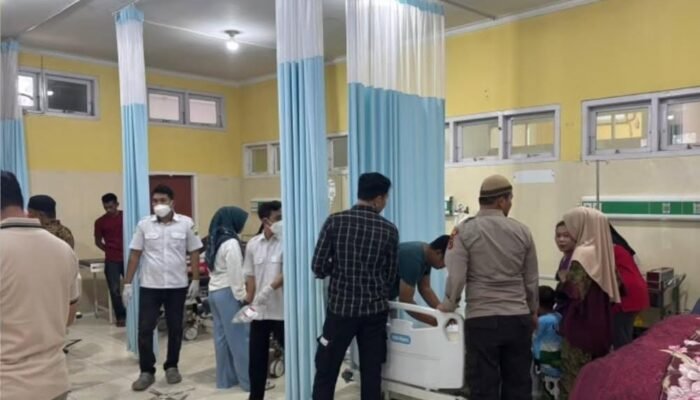 Diduga Keracunan MBG, Puluhan Murid Sekernan Dilarikan ke RSUD Sengeti
