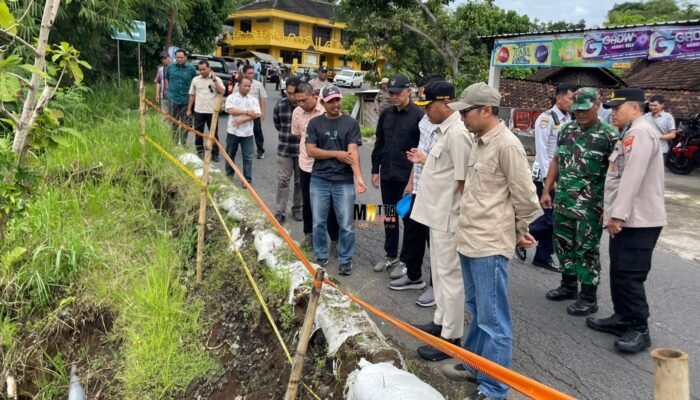 Tak Kenal Libur, Awal 2026 Bupati Tulungagung Sidak Jalan Rusak di Pagerwojo–Sendang