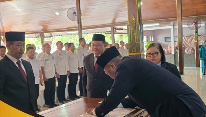 Lantik Pj Sekda Tulungagung, Bupati Gatut Sunu Tegaskan Jabatan Tak Bisa Dibeli