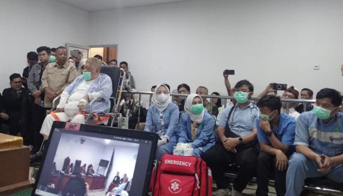 Terdakwa H. Halim Hadir di PN Palembang Dikawal Ketat Tim Kesehatan