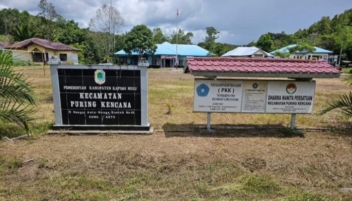 Terjebak Di Zona Mati : Masyarakat Puring Kencana Kapuas Hulu Menunggu Sinyal