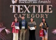 Tenun Sidan Kapuas Hulu Terbang Tinggi, Raih Juara III Asia Tenggara di Ajang INACRAFT Awards 2026