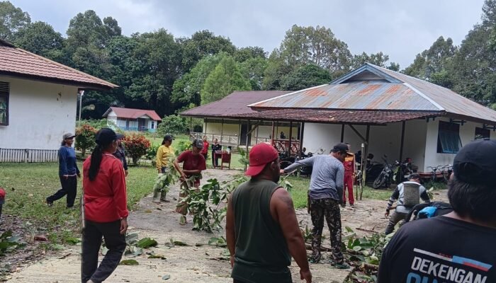 Listrik Menyala, Harapan Bersinar: Polsek Embaloh Hulu Ubah Wajah SD N 05 Pinjawan”