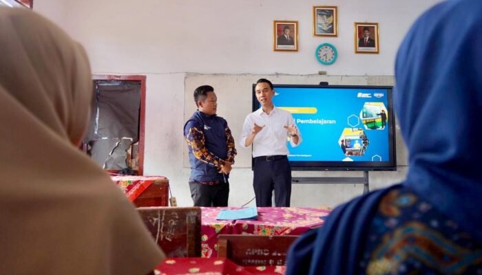 951 Sekolah di OKI Migrasi ke Digital, Internet Satelit Sasar Pelosok