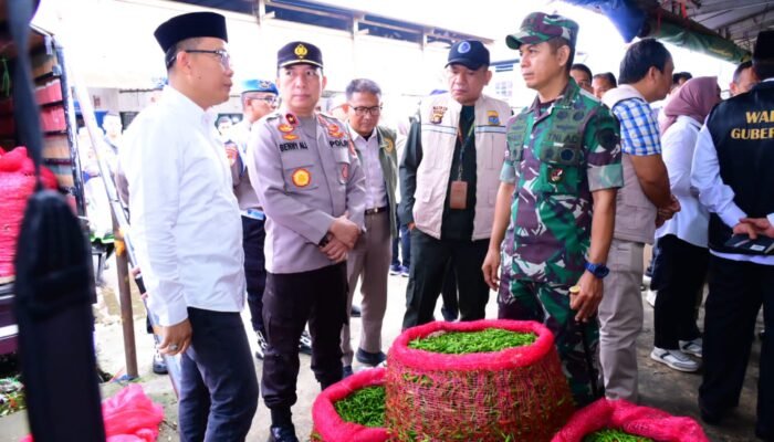 Pastikan Stok dan Harga Stabil, Wakapolda Jambi dan Satgas Pangan Sidak Pasar Angso Duo