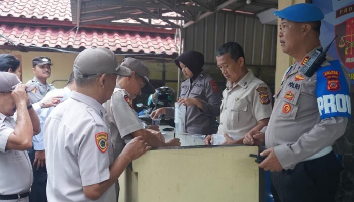 Pastikan Personel Bersih Narkoba, 116 Anggota Polres Purwakarta Jalani Tes Urine Mendadak