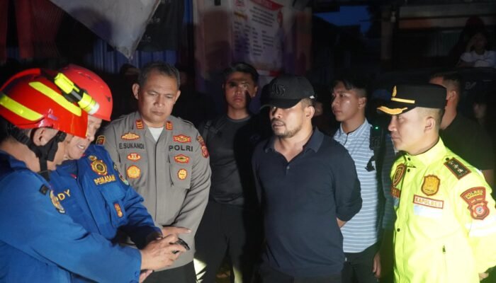 Sinergi Aparat Padamkan Kebakaran di Pasar Rebo Purwakarta, Korban Jiwa Nihil