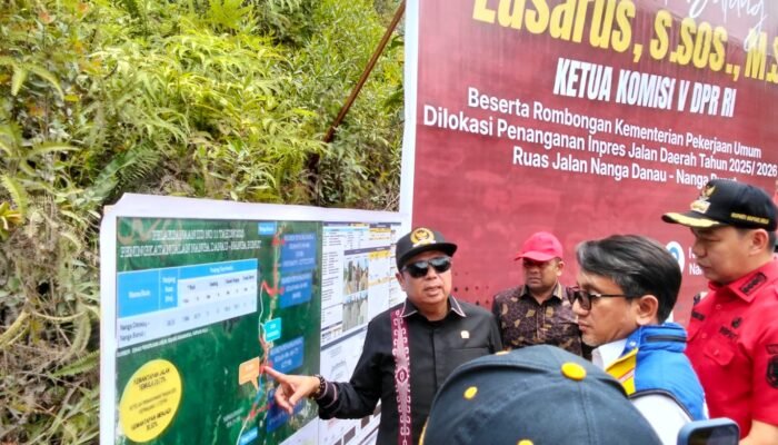 Komitmen Bangun Infrastruktur Daerah, Ketua Komisi V DPR RI Tinjau Penanganan Inpres Jalan Daerah Ruas Nanga Danau – Nanga Bunut