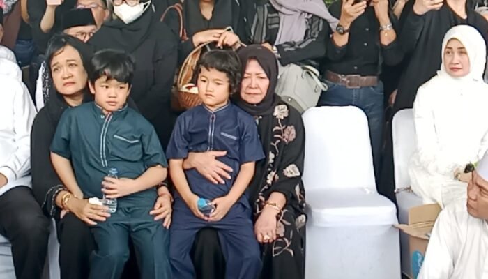 Rumah Duka Hingga Penguburan Alex Noerdin Dipadati Pelayat dari Berbagai Lapisan Masyarakat