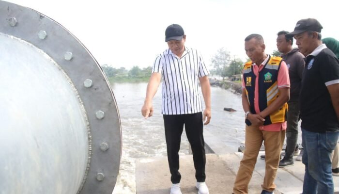 Tinjau DAM Kedungpeluk, Bupati Subandi Minta Kontraktor Segera Perbaiki Kekurangan