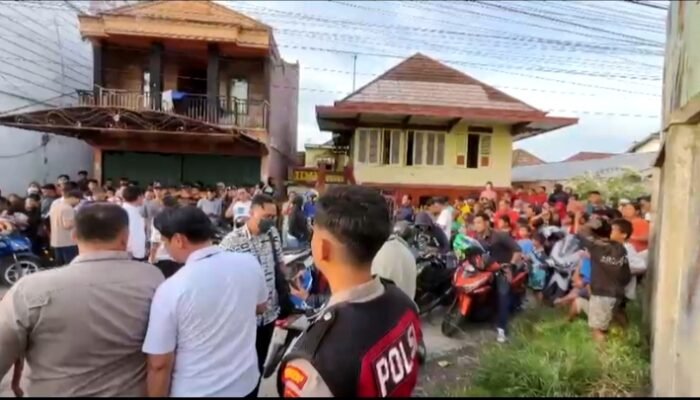 ‘Urai’ Massa di Lorong Manggar II, Polisi Letuskan Tembakan ke Udara