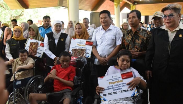 Gubernur Jatim Khofifah Gelontorkan Rp3 Miliar Bansos untuk Penerima Manfaat di Sidoarjo