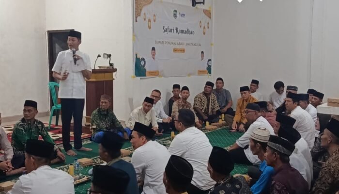 Bupati PALI Serahkan Bantuan untuk Masjid dan UMKM di Desa Sukamanis