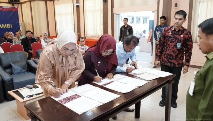 Kemenkum Jambi Teken Perjanjian Bantuan Hukum 2026 Bersama 17 OBH