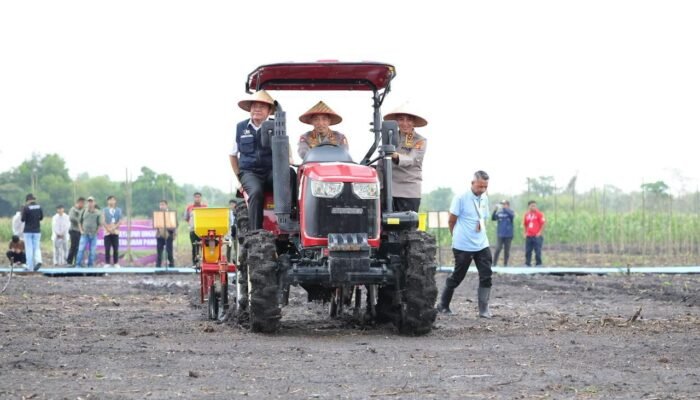 Putus Rantai Tengkulak, Polri Gandeng Empat Bank Himbara Salurkan KUR Untuk Petani Jagung