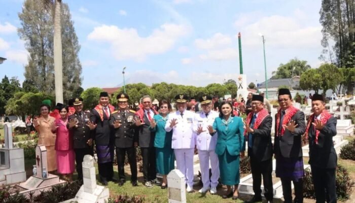 HUT ke-80 Karo, Bupati Antonius Ginting Tabur Bunga