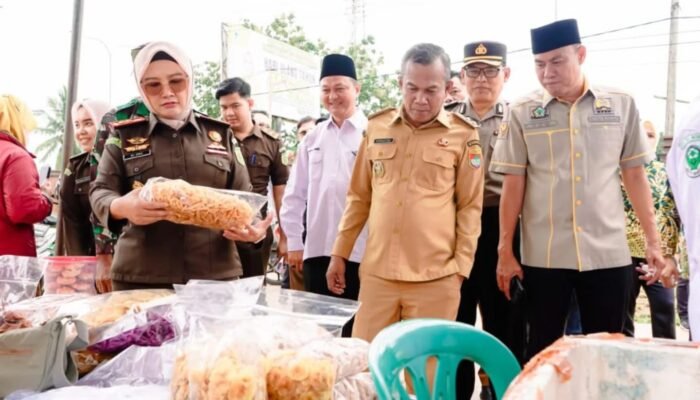 Wabup Musi Rawas H Suprayitno Hadiri Operasi Pasar Murah di Halaman Kejari Musi Rawas