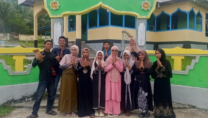 Remas At Taqwa Negeri Kilbat Tebar Kebaikan Dengan Bagikan Takjil ke Masyarakat