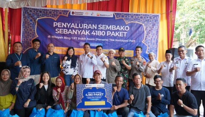 Peringati HUT ke-45 dan Ramadan, PTBA Kertapati Port Bagikan 4.180 Paket Sembako bagi Masyarakat Ring 1