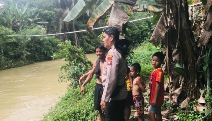 Pulang Sekolah Anak 7 Tahun Tenggelam di Sungai Embau Kapuas Hulu, Ditemukan 300 Meter dari Lokasi Terseret Arus