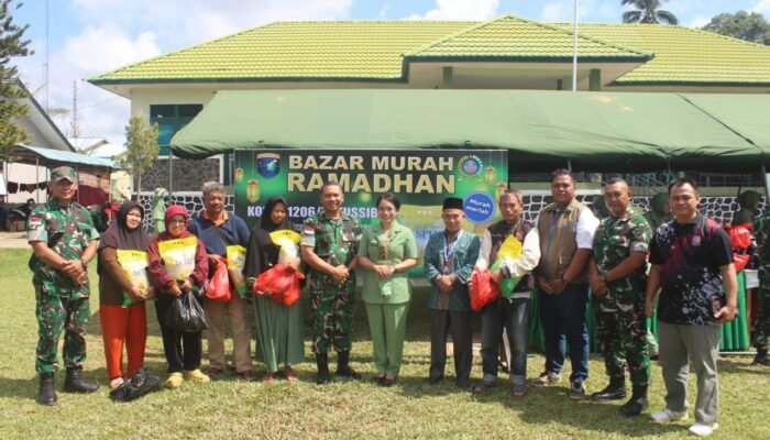 Harapan di Balik Karung Beras: Kodim Putussibau Gelar Bazar Ramadhan, Dandim Pastikan TNI Selalu Hadir Saat Harga Naik