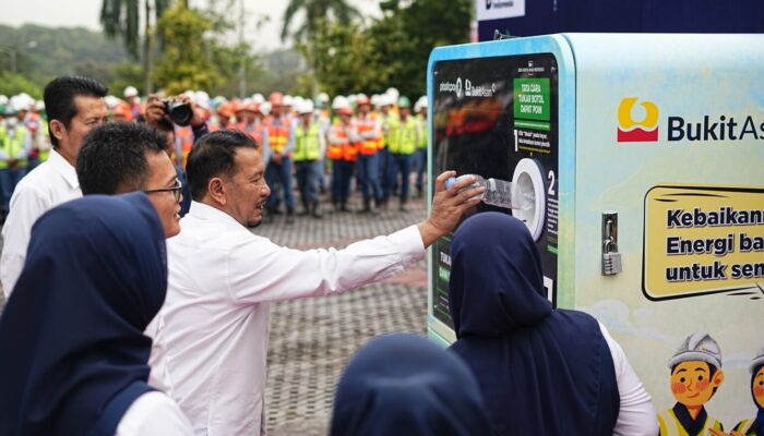 PTBA Pasang Lima RVM, Ubah Botol Plastik Menjadi Data dan Rupiah