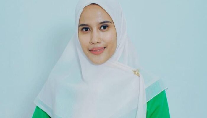 Ketua PAC Fatayat NU Cikoneng Hj. Nur Laila Ucapkan Selamat Ulang Tahun ke-56 kepada Kapolsek Cikoneng