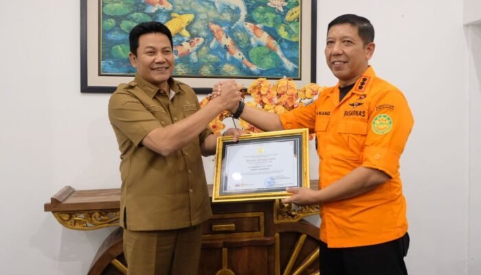 Pemkab Sidoarjo Terima Penghargaan Basarnas atas Dukungan Operasi SAR Ponpes Al-Khoziny