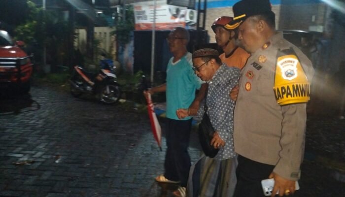 Kapolsek Gedangan Turun Langsung, Beri Bantuan Warga Terdampak Hujan Disertai Angin Kencang