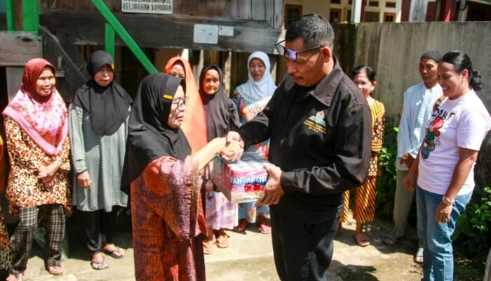 Jemaat GPIN Sekayu Bagikan Bingkisan Lebaran, Pererat Toleransi Antarumat Beragama