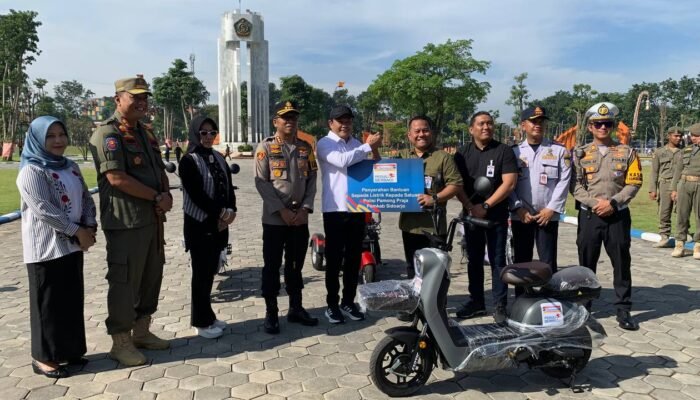 Bupati Subandi Apresiasi CSR dari Indomaret untuk Satpol PP