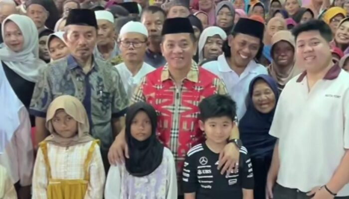 Pulang Kampung, Bupati Karawang Aep Syaepuloh Salurkan Ratusan Santunan di Anggadita