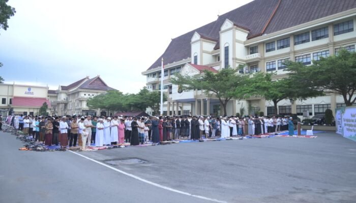 Sholat Ied, Ratusan Jamaah Padati Lapangan Polda Jambi