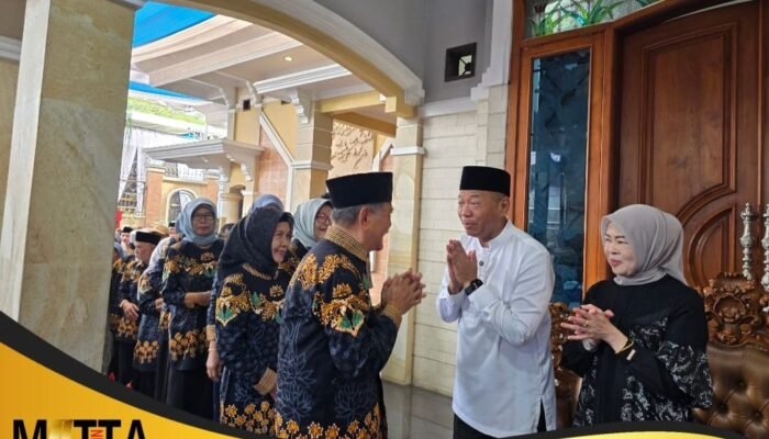 Ribuan Warga Padati Rumah Bupati Tulungagung, Halalbihalal Jadi Ajang Silaturahmi dan Evaluasi Pembangunan