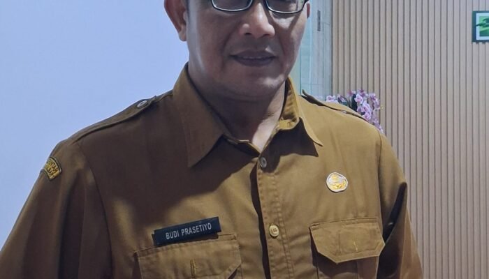 Api Biru Misterius Muncul di Tepian Sungai Kapuas Daerah Bunut Hilir, Kabag Ekon: Diduga Gas Metana